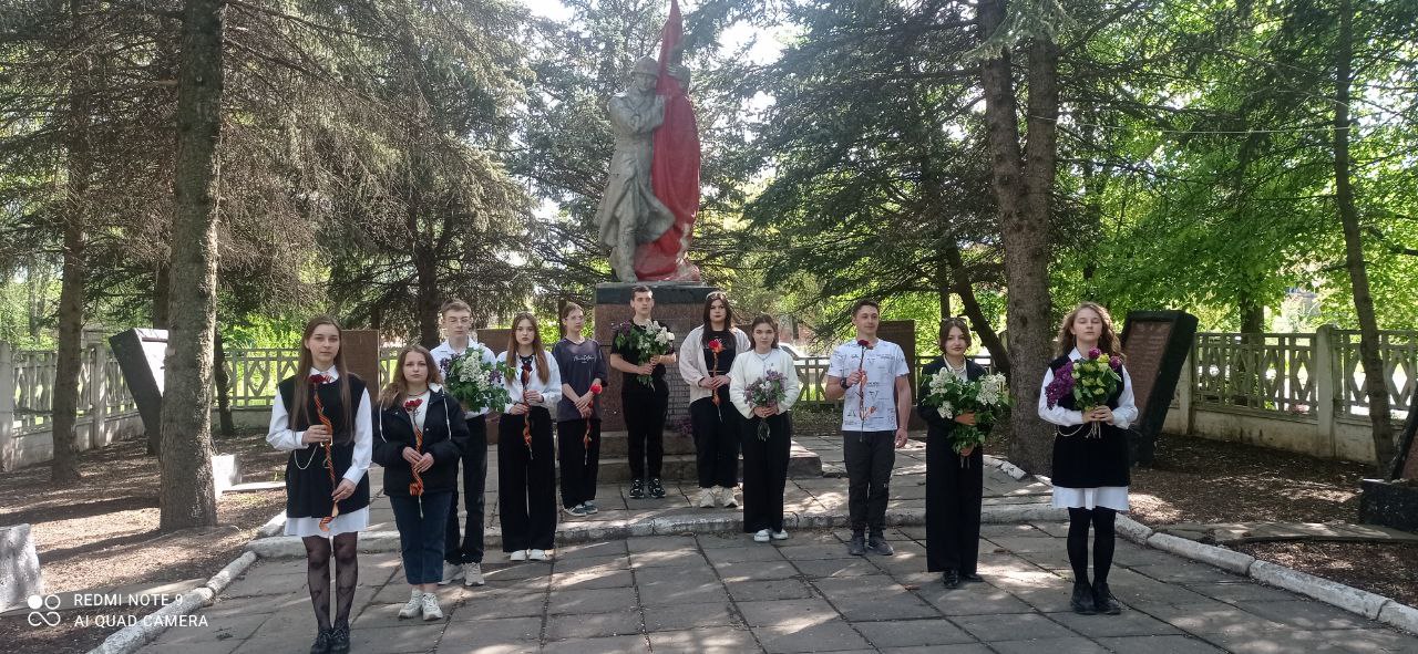 Движение первых.  Всероссийская Акция &amp;quot;Цветы у обелиска&amp;quot;&amp;quot;.